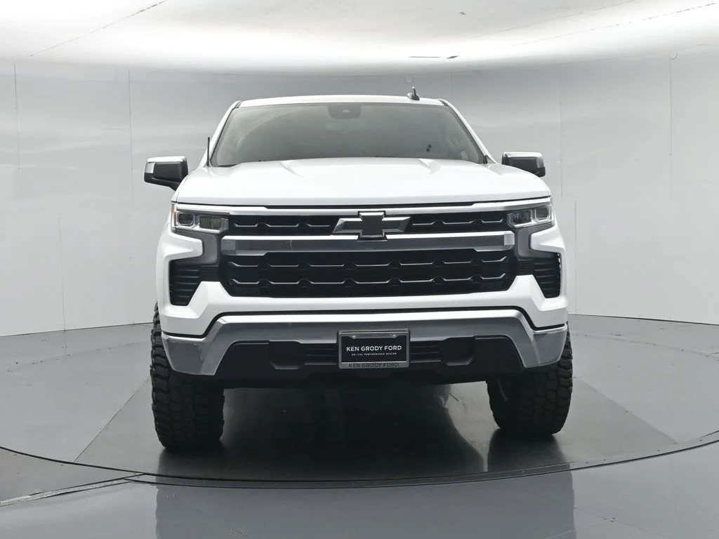 Used 2023 White Chevrolet LT image 57