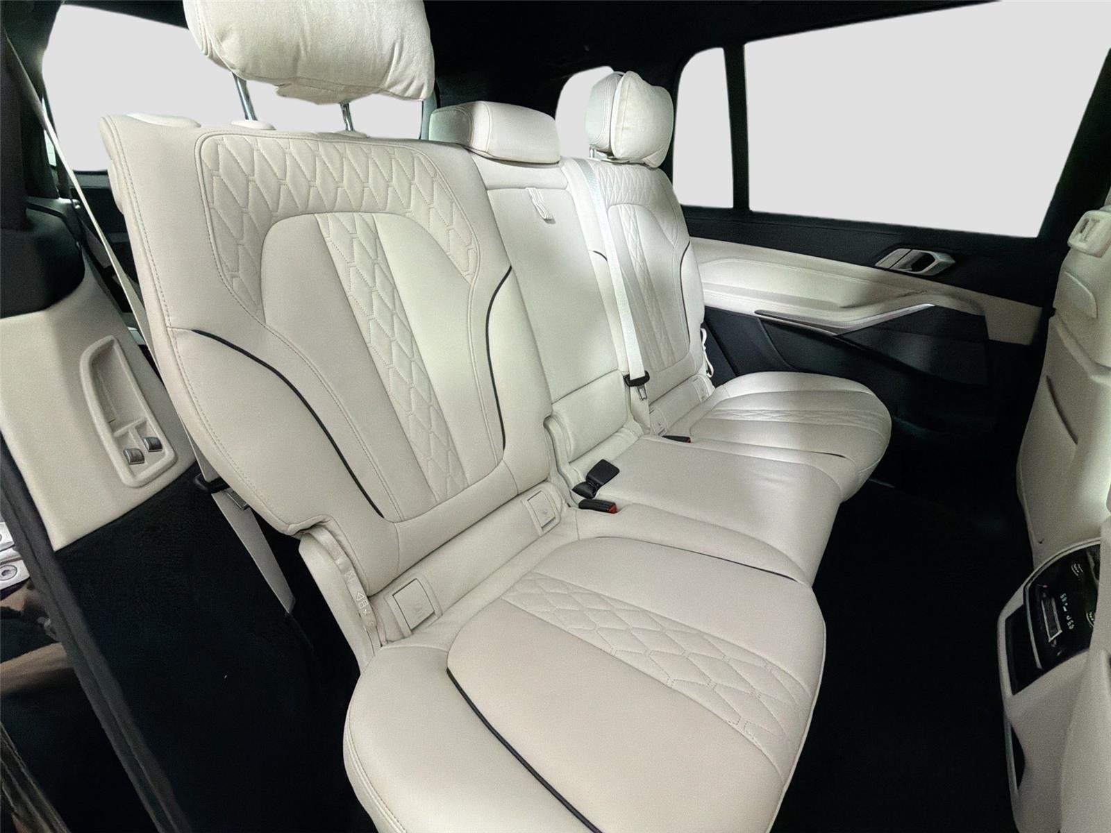 Certified Used 2022 Black Sapphire Metallic BMW xDrive40i image 28