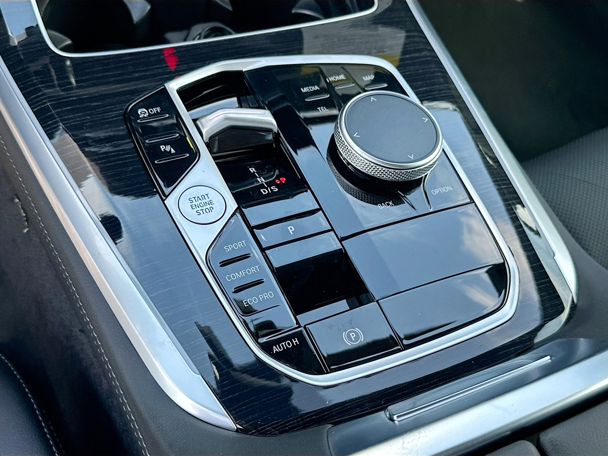 New 2026 Skyscraper Grey Metallic BMW sDrive40i image 14