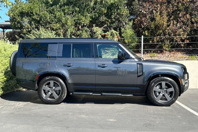 Used 2025 Gray Land Rover X-Dynamic SE image 6