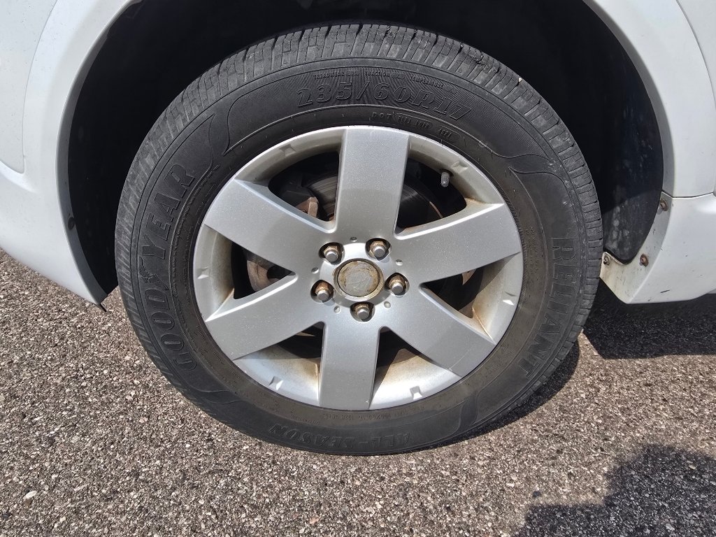 Used 2008 Polar White Saturn XR image 9