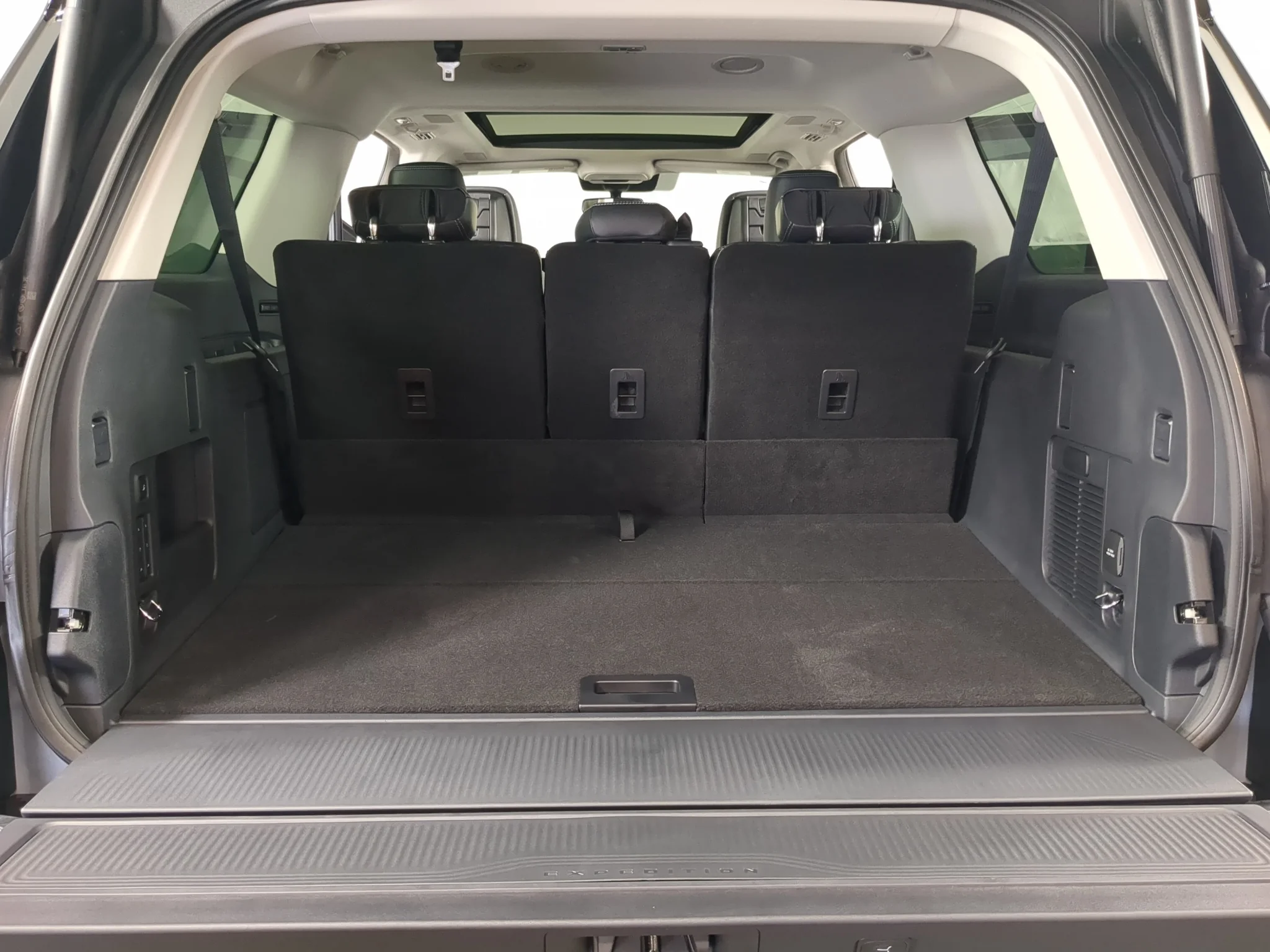 New 2027 Glacier Gray Metallic Tri-Coat Ford MAX Platinum image 17