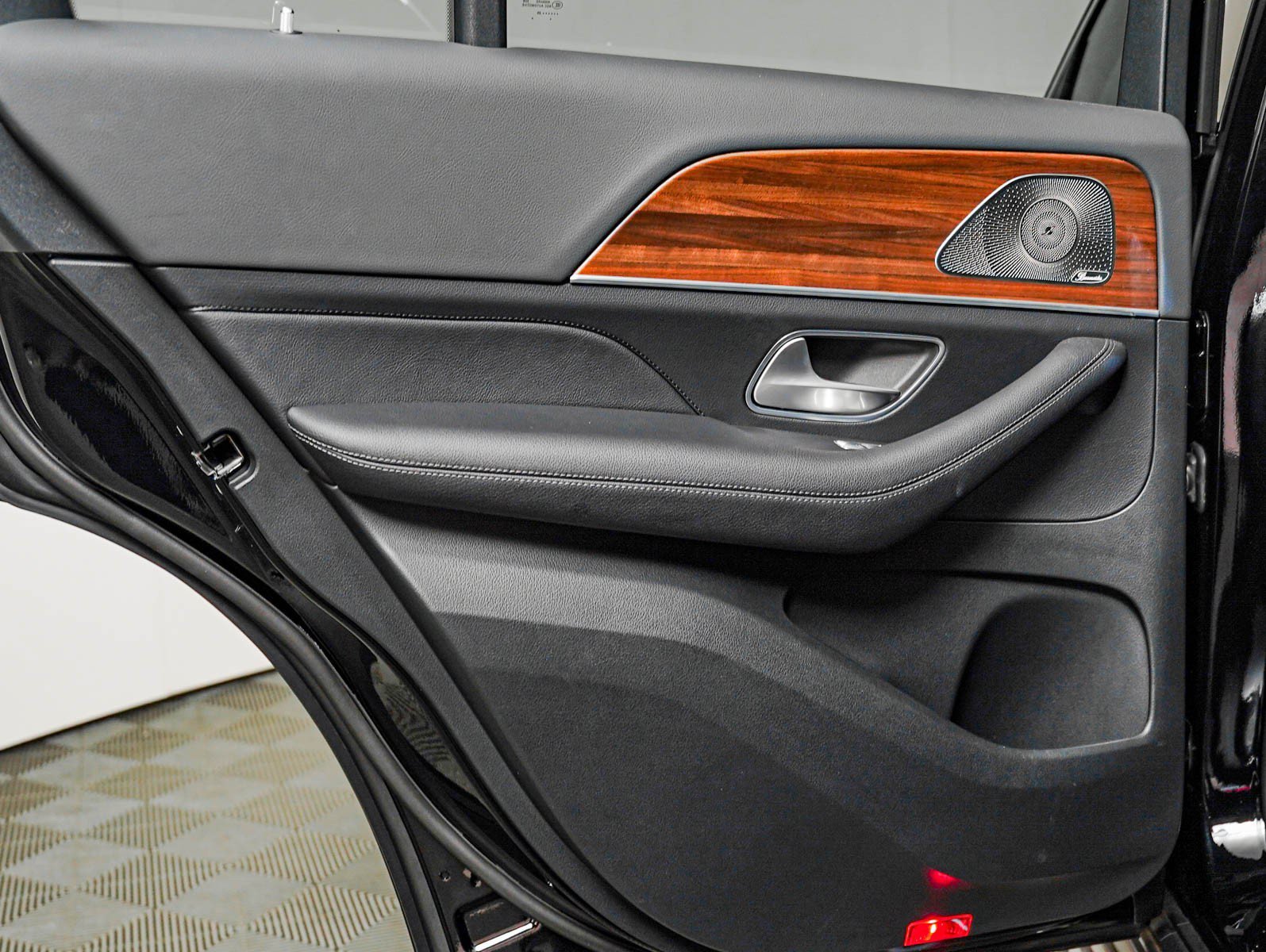 Certified Used 2025 Black Mercedes-Benz GLE 350 image 22