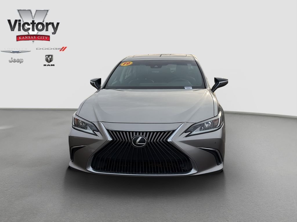 Used 2019 Lexus ES 350 with VIN 58ABZ1B13KU023332 for sale in Kansas City