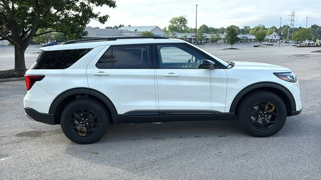 New 2026 Star White Metallic Tri-Coat Ford Tremor image 28