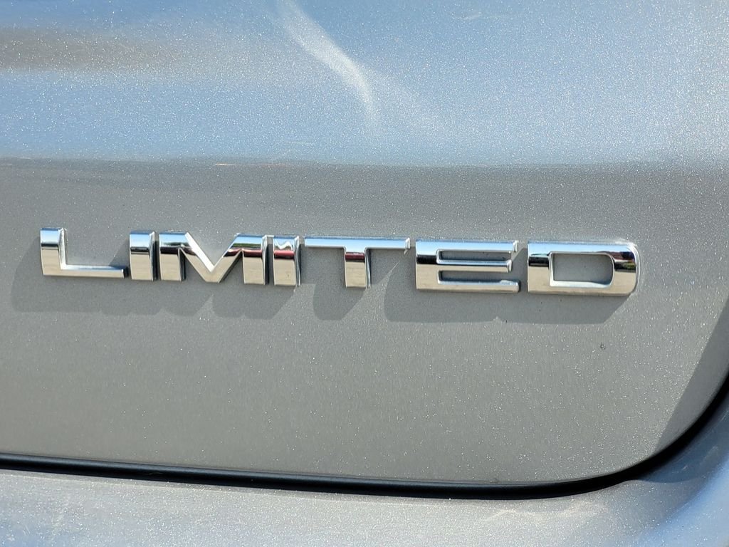 Certified Used 2019 Silver Jeep Limited image 11