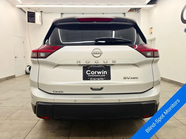Used 2024 Champagne Silver Nissan SV image 4