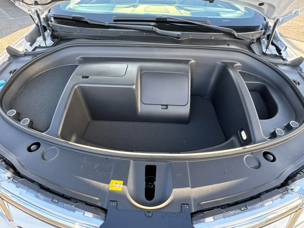 2025 VinFast VF 8 Plus - Photo 9