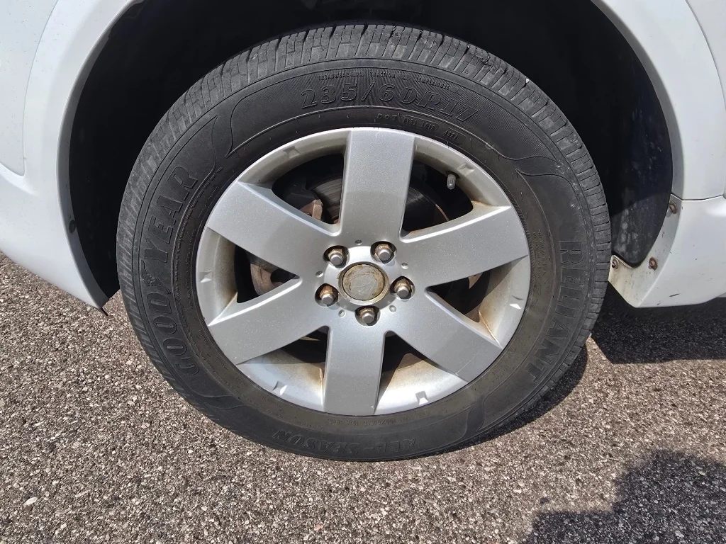 Used 2008 Polar White Saturn XR image 10