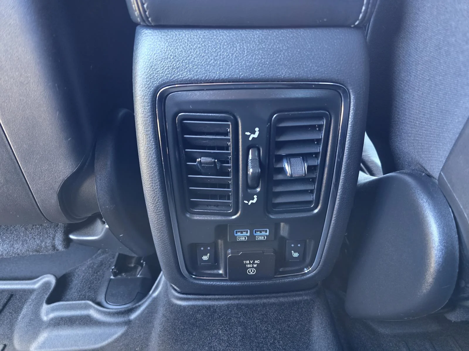 Used 2020 Gray Jeep Overland 4x4 image 12