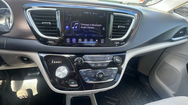 Used 2017 Silver Chrysler Touring image 19