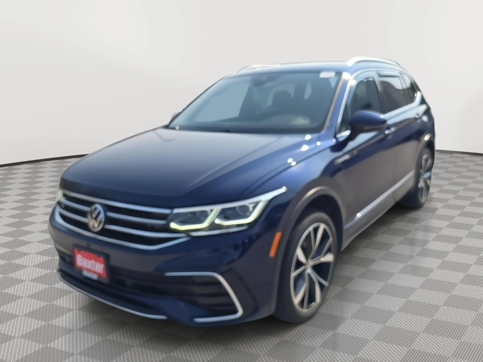 Used 2022  Volkswagen SEL R-Line image 3