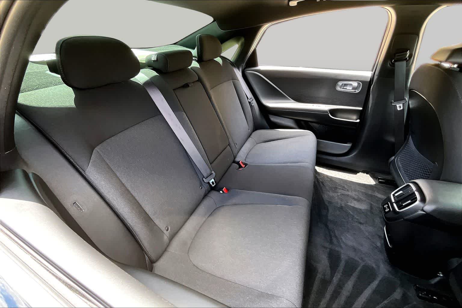 Used 2024 Onyx Black Hyundai SE image 18
