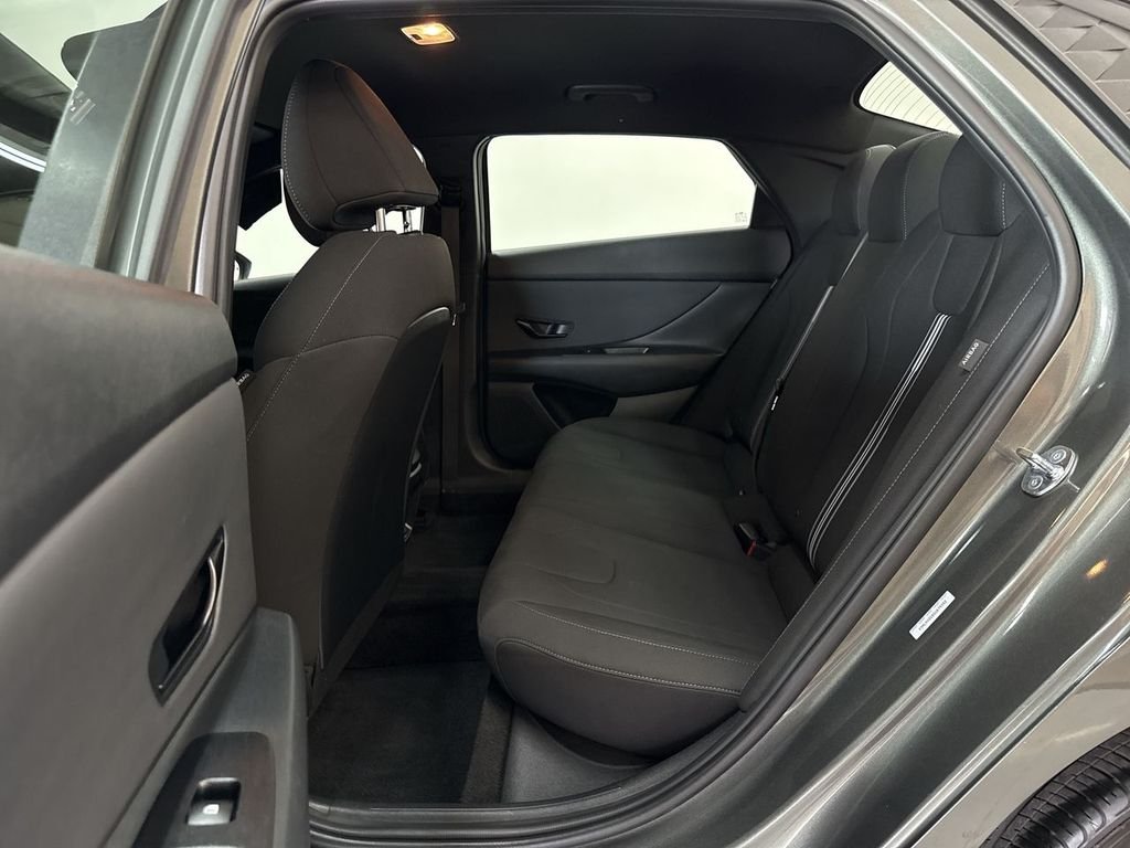 2025 Hyundai Elantra SEL - Photo 15