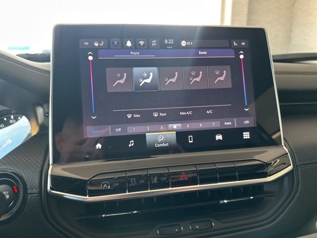 New 2026 Diamond Black Crystal Pearlcoat Jeep Latitude image 22