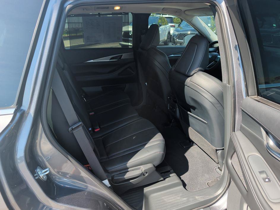 Used 2023 Graphite Shadow INFINITI LUXE image 13