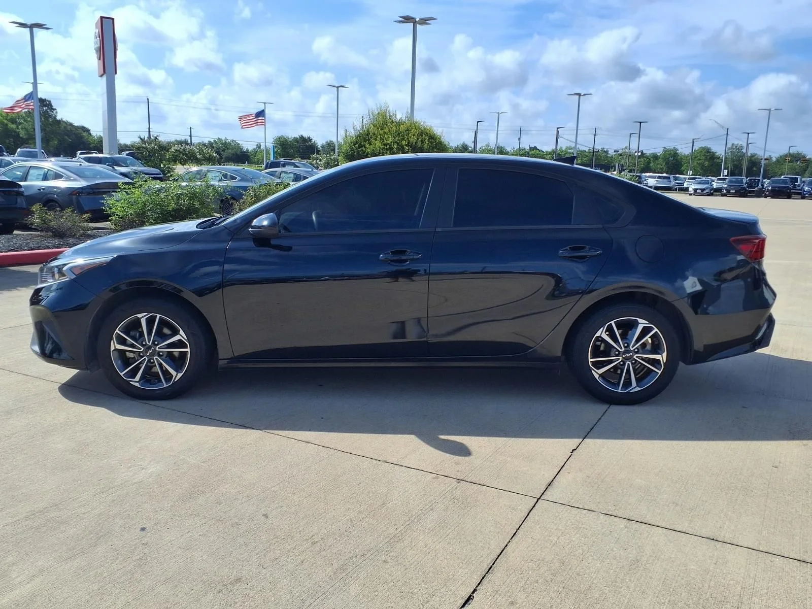 Used 2023 Black Kia LXS image 7
