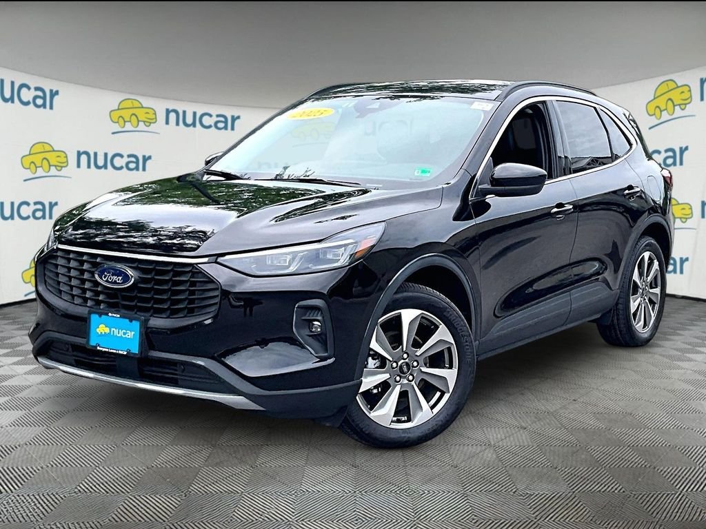 Used 2025 Black Metallic Ford Platinum image 3