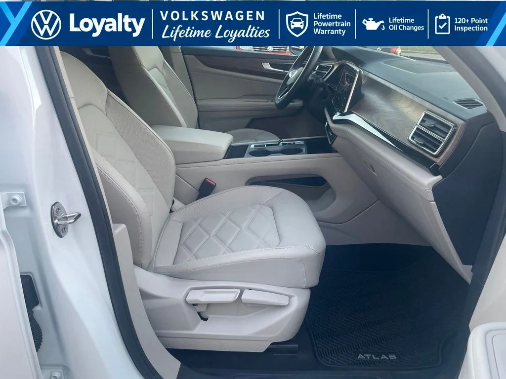 Used 2026 White/off-white Volkswagen SE image 16