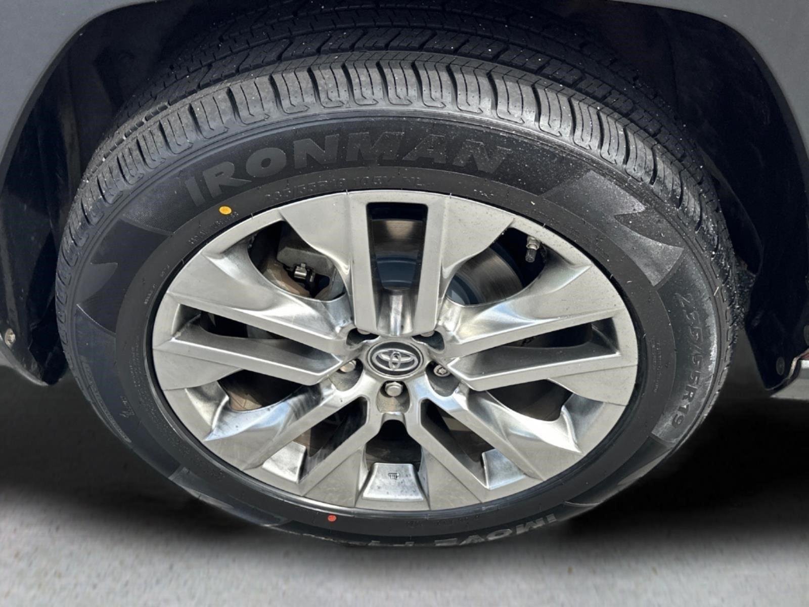 2019 Toyota RAV4 XLE Premium - Photo 10