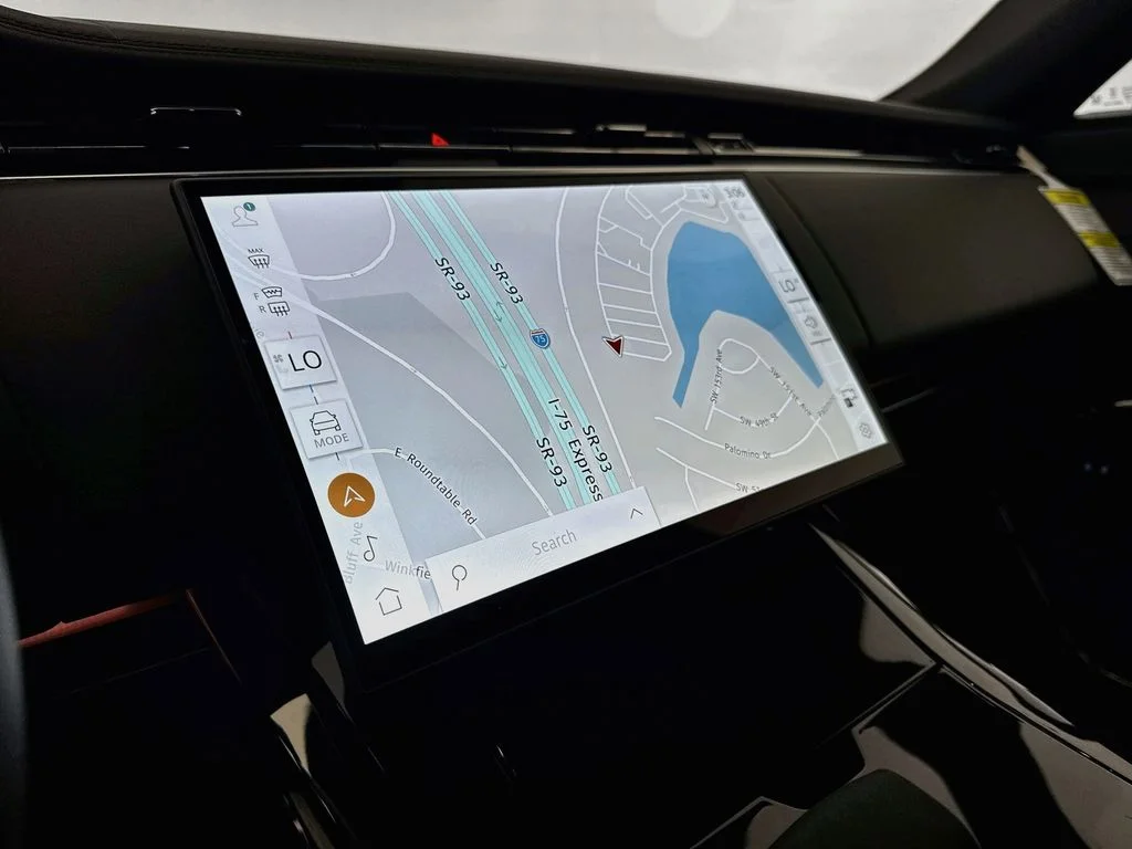 New 2026 Fuji White Land Rover Dynamic SE image 13