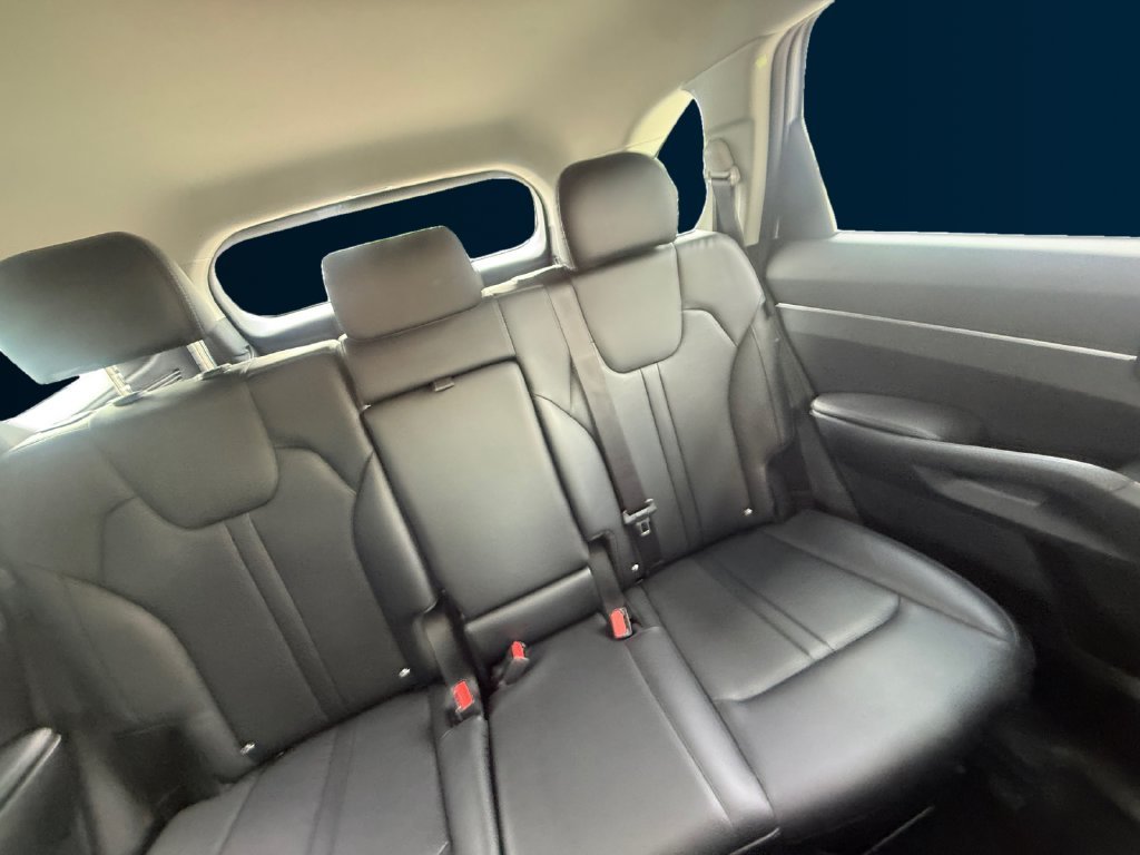 Used 2026 White Kia S image 18