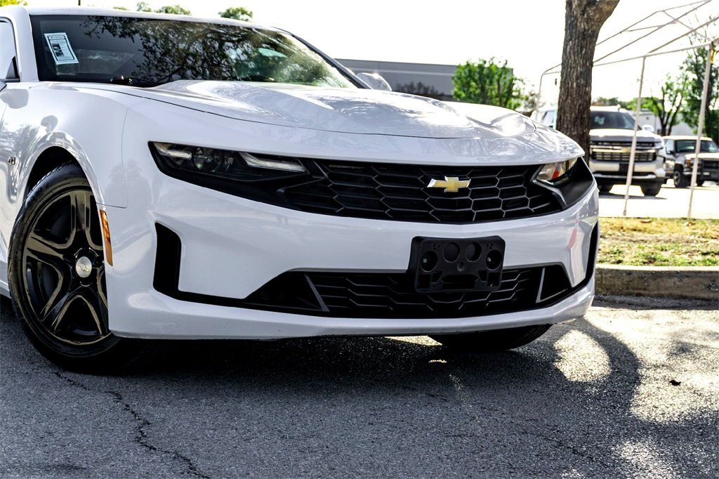 2023 Chevrolet Camaro 1LT photo 3