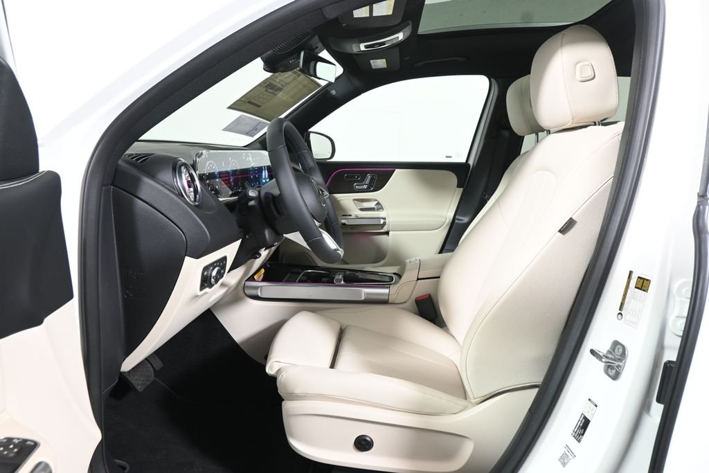 New 2026 Polar White Mercedes-Benz GLB 250 image 3
