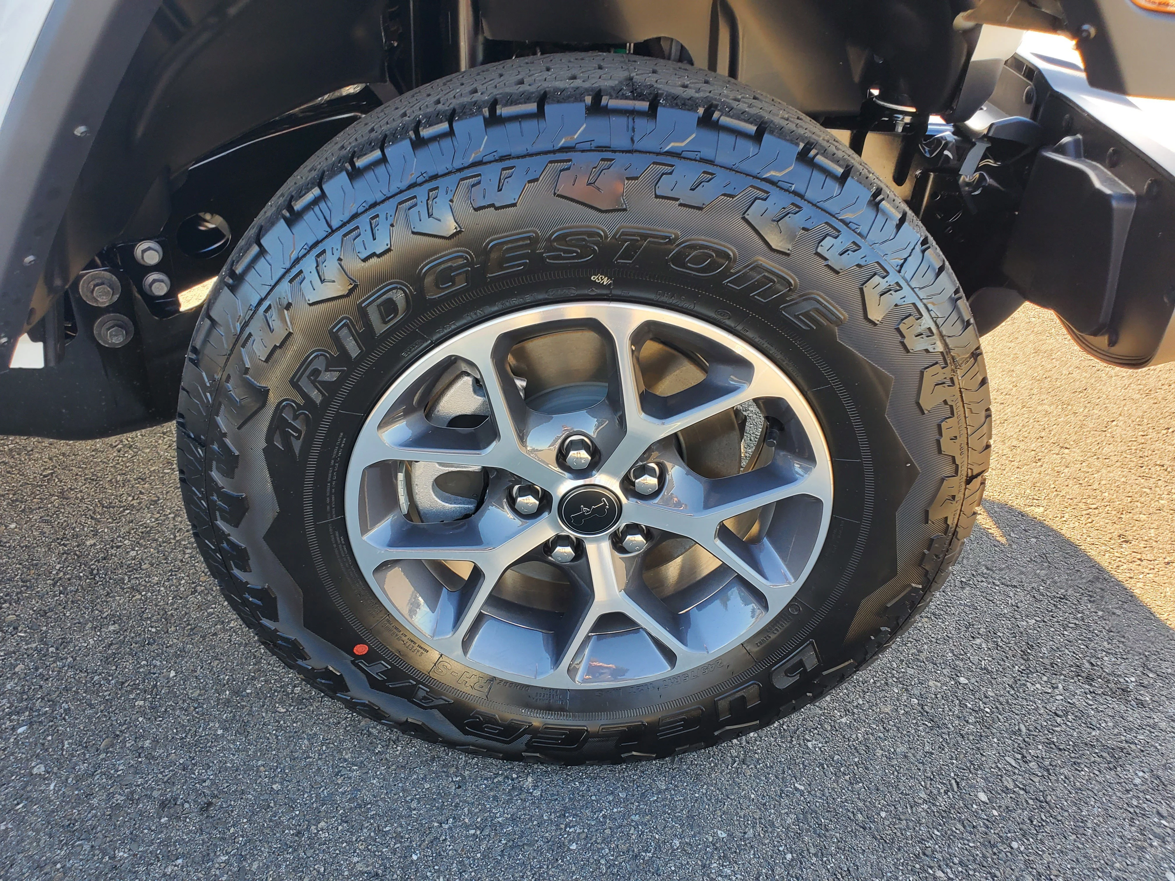 New 2026 Bright White Clear-Coat Exterior Paint Jeep Sport S image 11