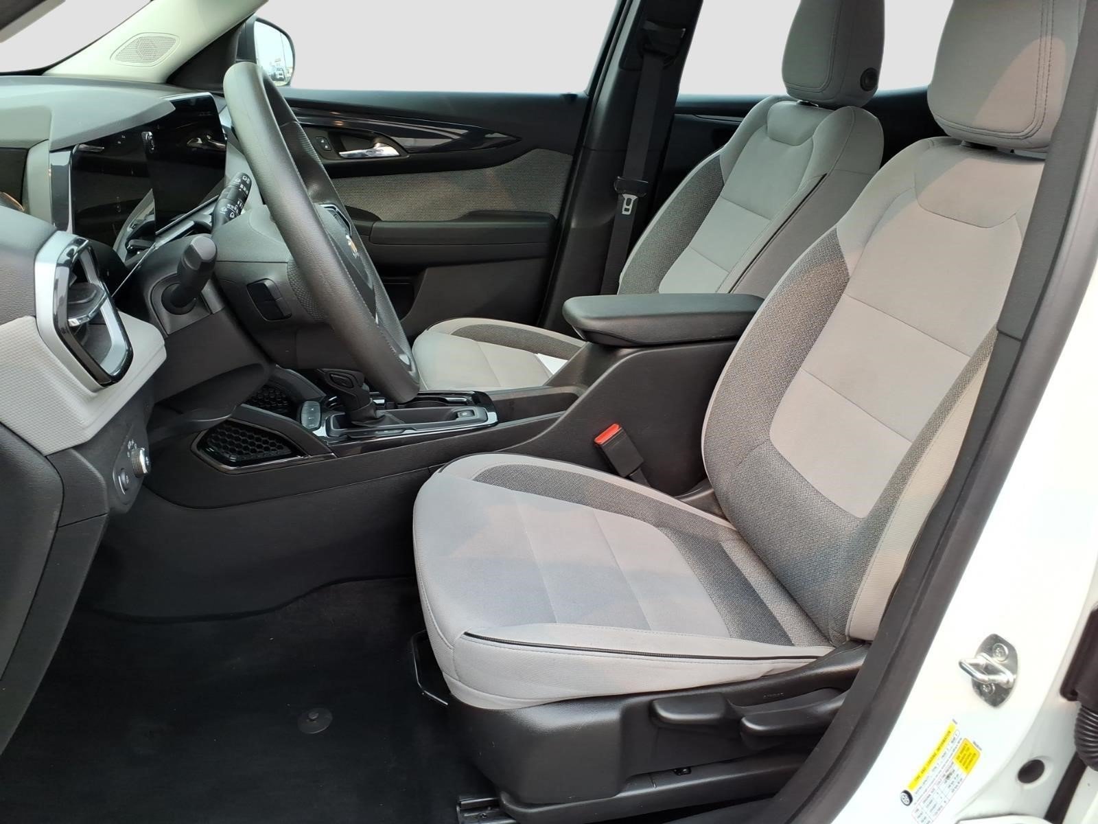 Used 2024 Summit White Gaz Chevrolet LS image 12