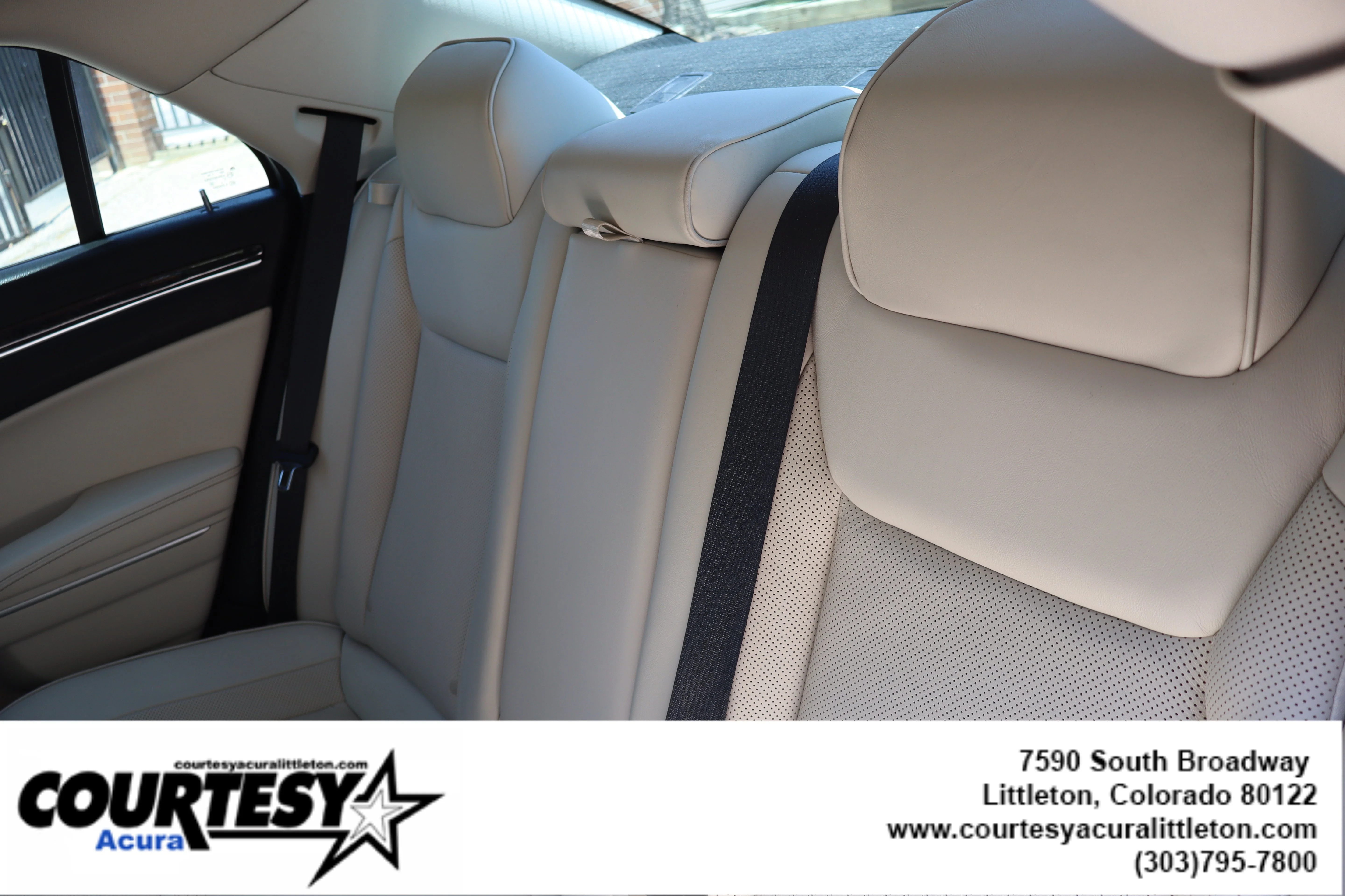 Used 2020 Velvet Red Pearlcoat Chrysler Limited image 24