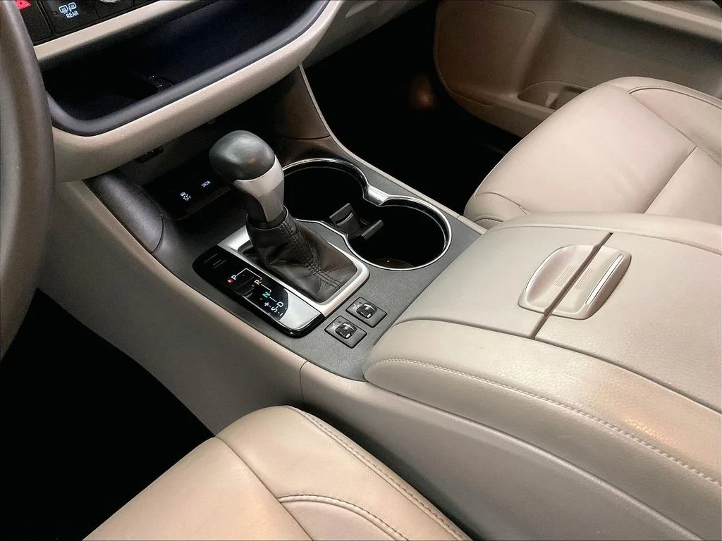 Used 2016 Gray Toyota XLE V6 image 19