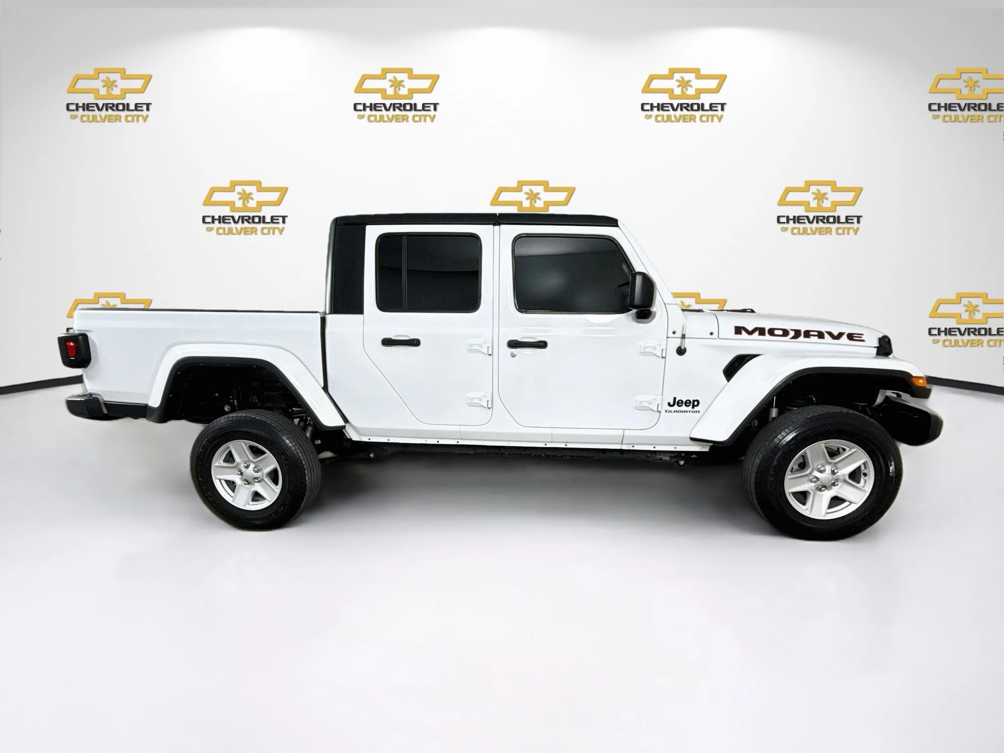 Used 2022  Jeep Sport S image 9