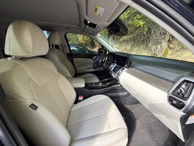 Used 2022 Gravity Blue Kia SX Prestige image 9