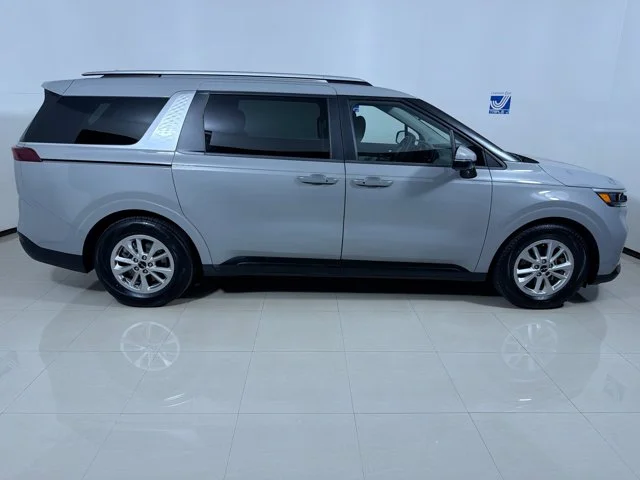 Used 2022 CERAMIC SILVER Kia LX image 9