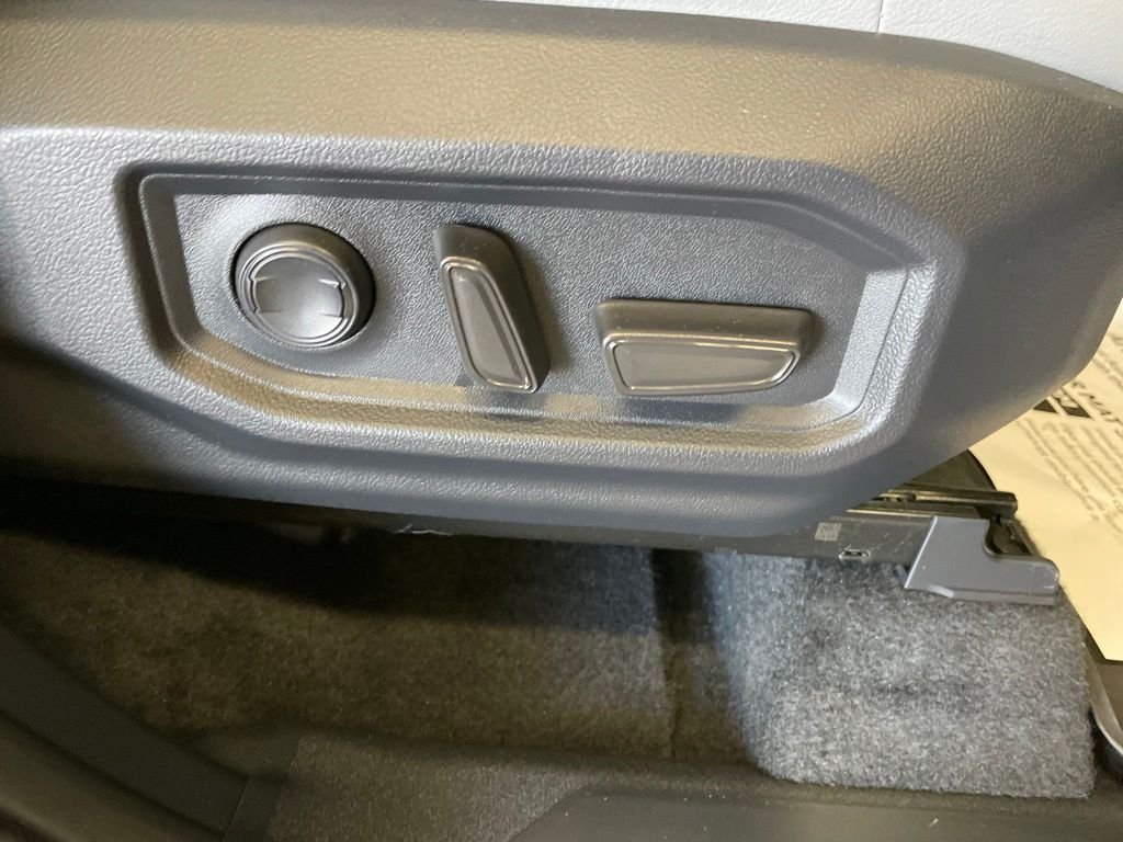 Used 2025 White Toyota SR5 image 34