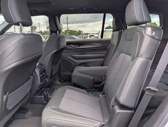 New 2026 Bright White Clear-Coat Exterior Paint Jeep Laredo X image 26