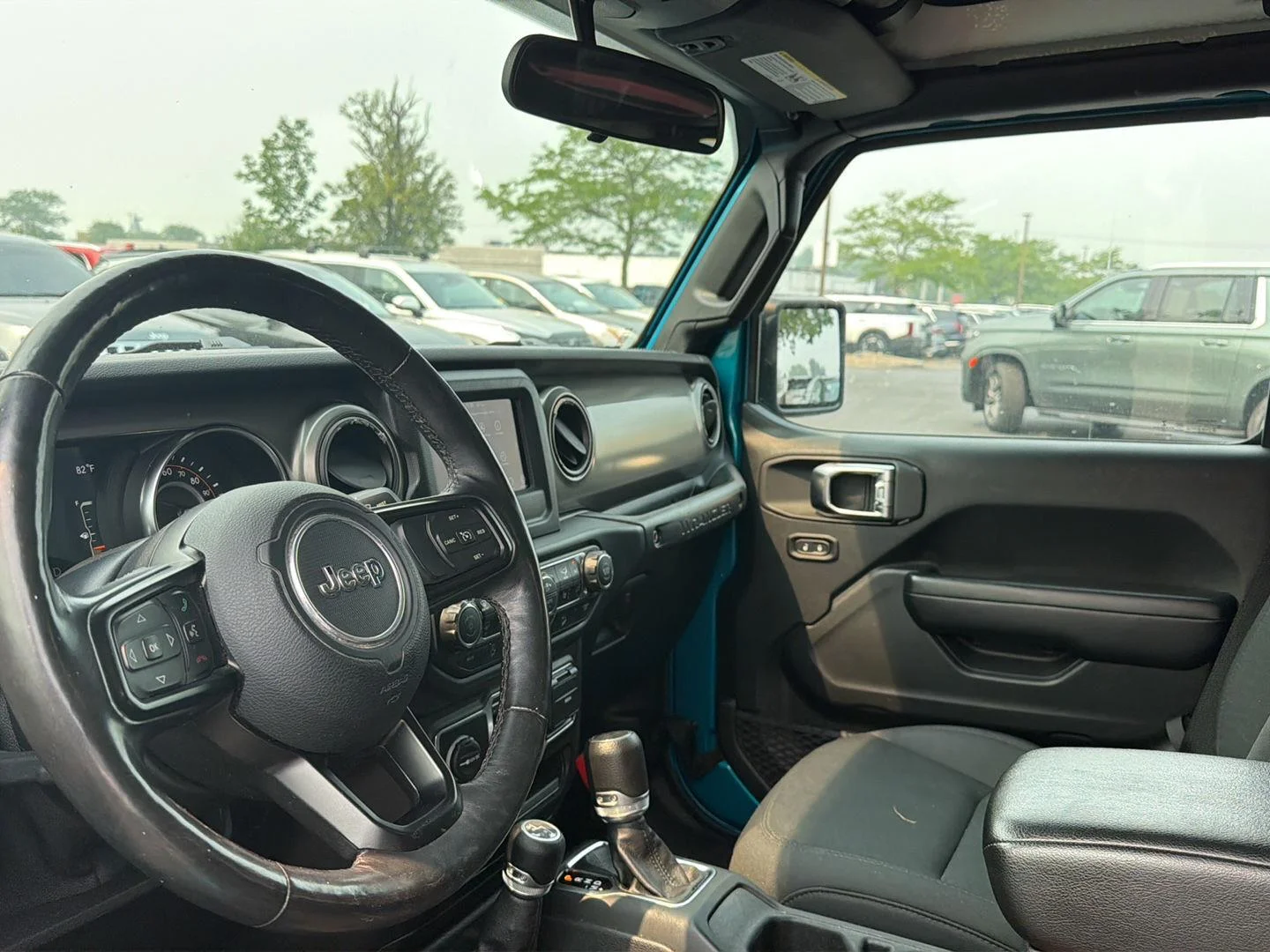 Used 2019 Bikini Pearlcoat Jeep Sport S image 7