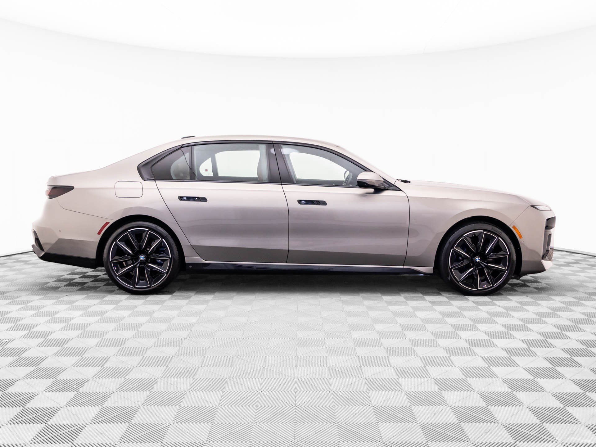 Certified Used 2024 Oxide Grey Met BMW 760i xDrive image 6