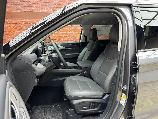 New 2026 Carbonized Gray Metallic Ford Active image 23