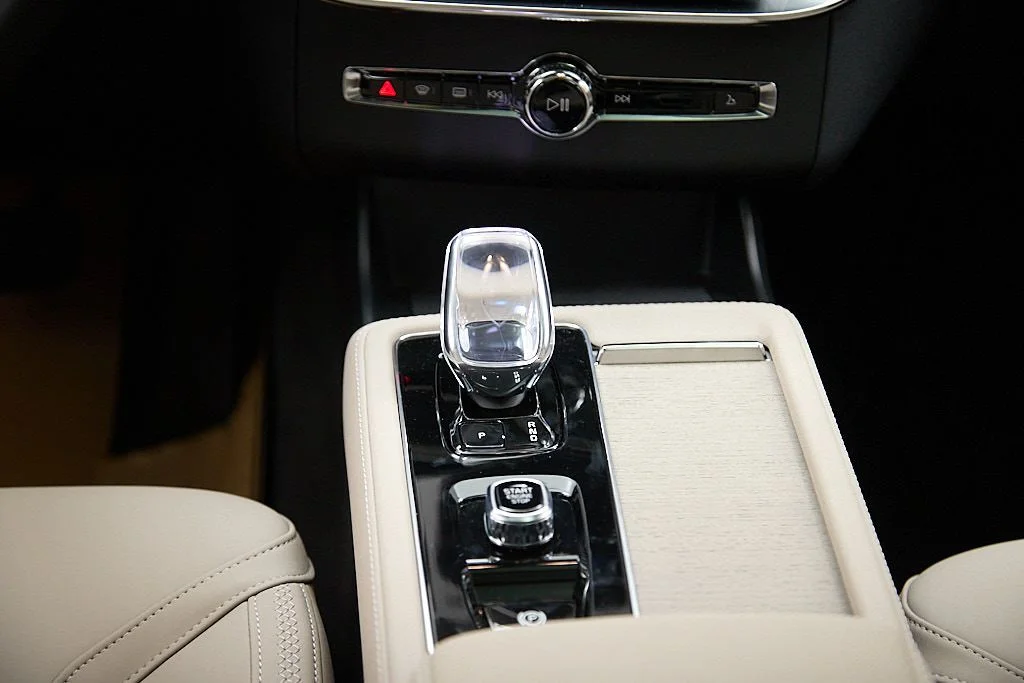 New 2026 Vapour Grey Volvo Plus image 31