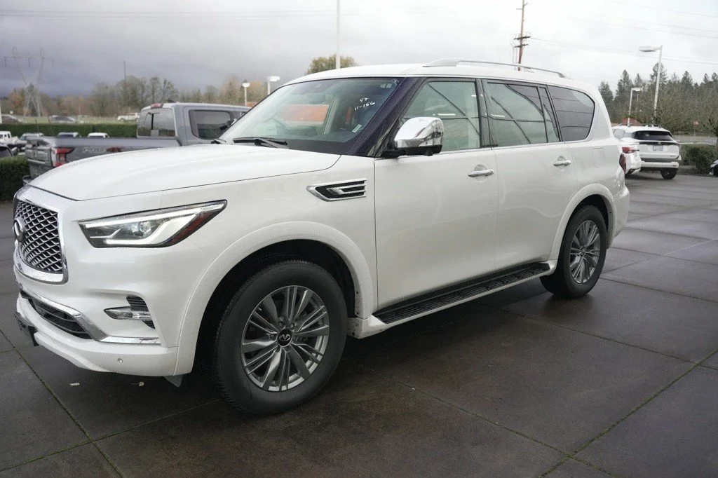 Used 2024 Moonstone White INFINITI LUXE image 12