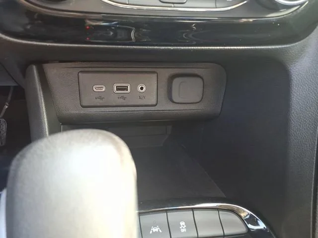 Used 2023 Cinnabar Metallic Buick Select image 22