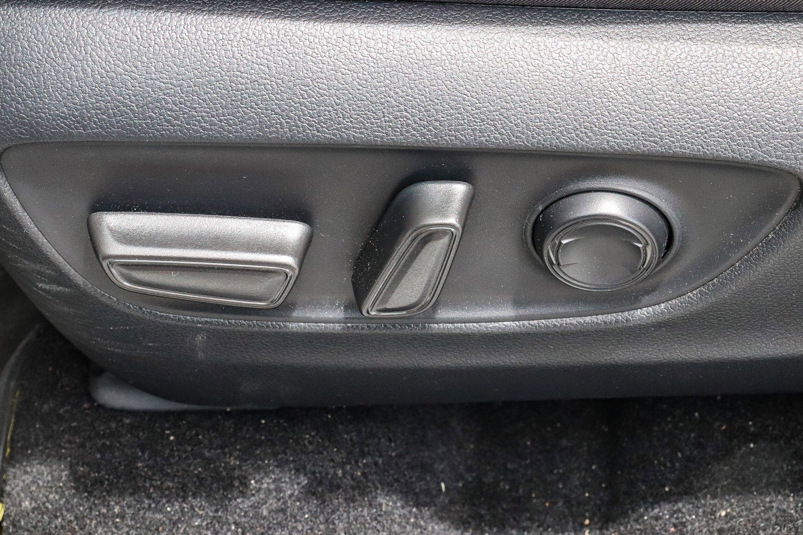 Used 2024 Wind Chill Pearl Toyota Hybrid SE image 19