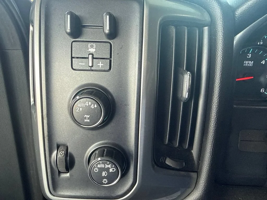 Used 2018 BLACK Chevrolet LT image 25
