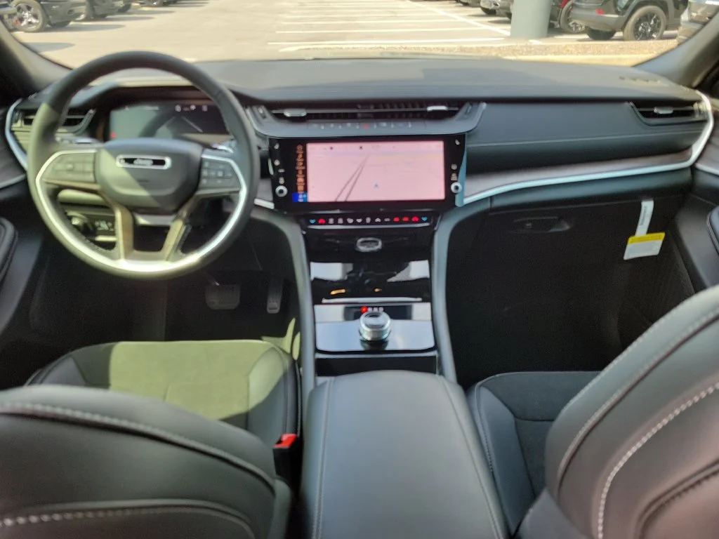 New 2027 Gray Jeep Laredo Altitude image 10