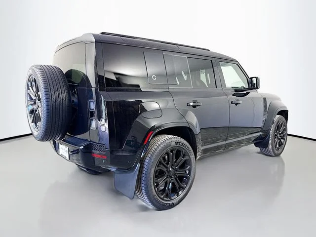 New 2026 Narvik Black Land Rover OCTA Black image 5