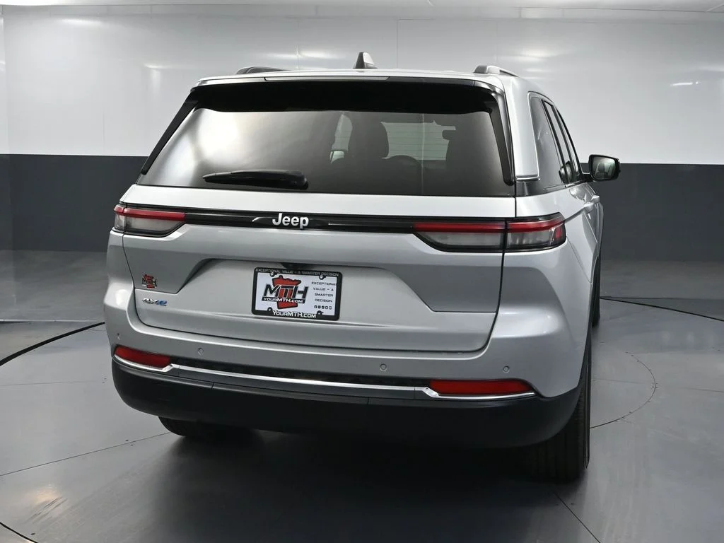 Used 2024 Silver Jeep 4xe image 6