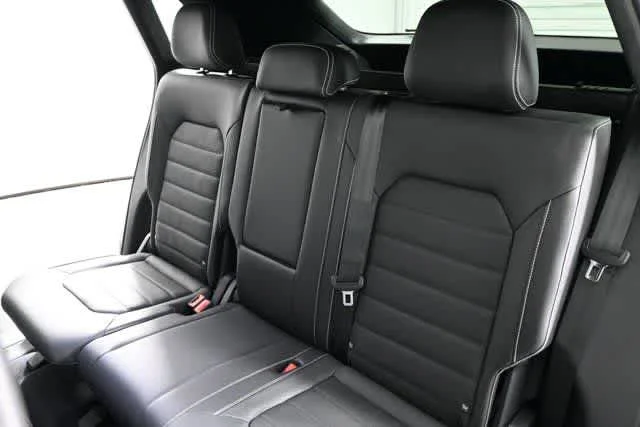 New 2026 Pure Gray Volkswagen 2.0T SEL image 27