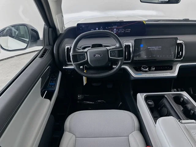 New 2027 Star White Metallic Tri-Coat Ford Platinum image 21